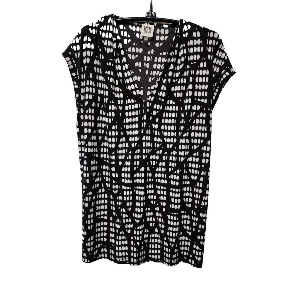 ANNE KLEIN WOMEN'S BLACK & WHITE ,GEOMETRIC PRINT, CAP SLEEVE ,VNECK TOP SIZE L